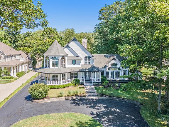 2nd image of 3079 Lakeshore Dr