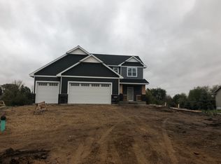 1302 Creekwood Dr, New Richmond, WI 54017
