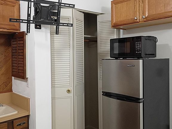 2nd image of 1010 Grandview Blvd