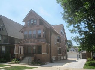 1513 N Astor St, Milwaukee, WI 53202