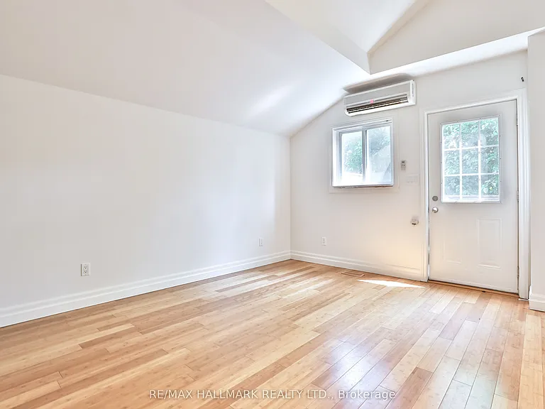 559 Parliament St #1 — Photo 4