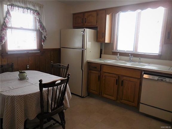 5th image of 197 Woodward Dr