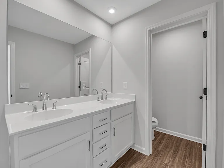 801 York Aly — Photo 1