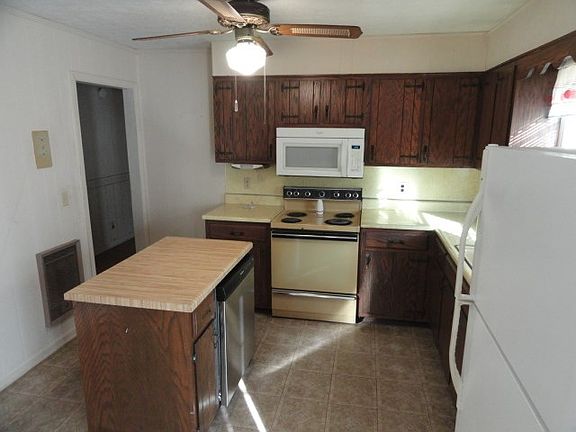 3rd image of 28 Seymour Ln