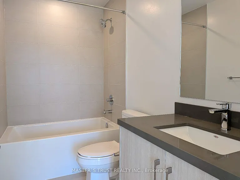 110 Grimsby Ln — Photo 24