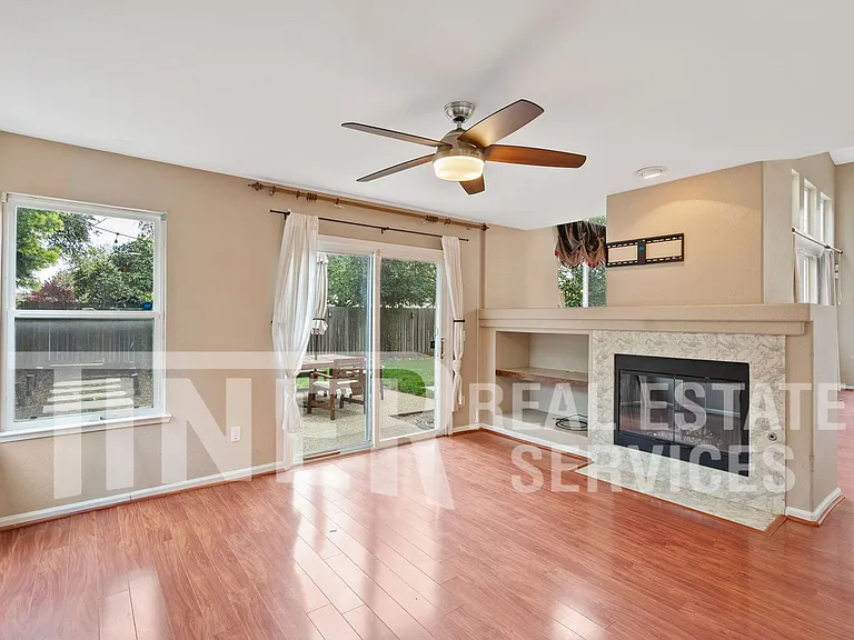 8276 Oakbark Ct — Photo 2