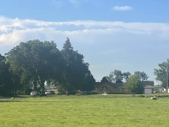 407 B St, Stapleton, NE 69163