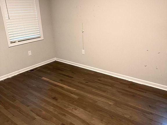 4th image of 519 Barton St