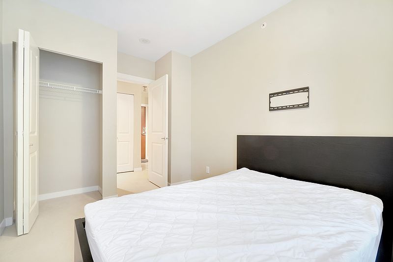 Burnaby Apartment for rent - 2 Bedrooms — photo 13