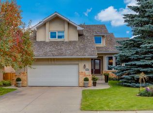 492 W Silvergrove Gdns NW, Calgary, AB T3B 4S8