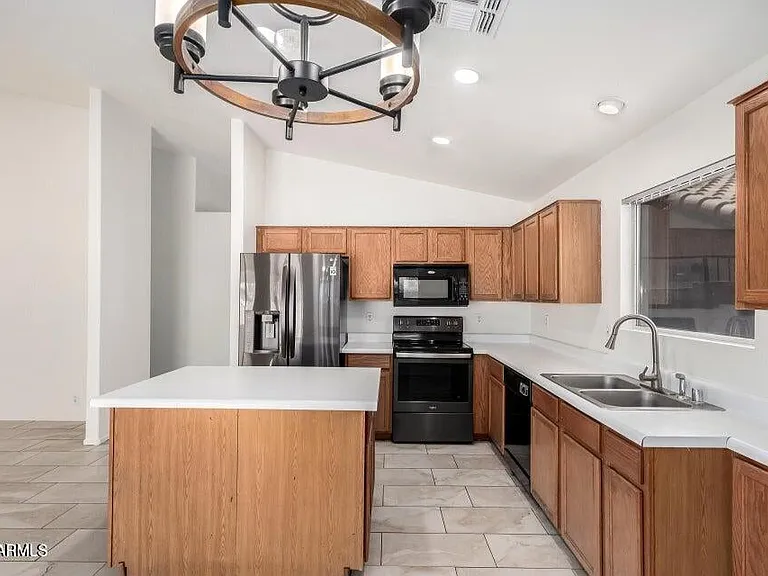 2014 N 84th Ln — Photo 9