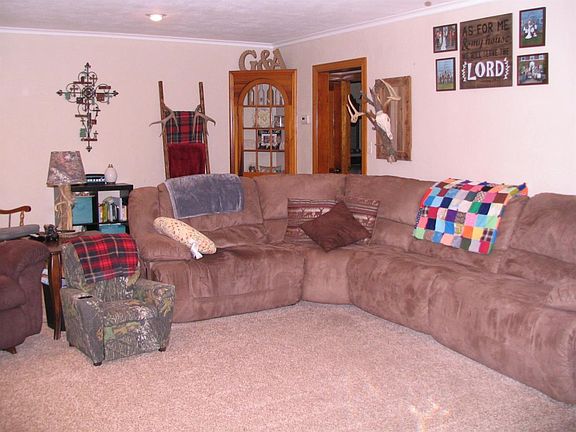 3rd image of 1423 NE 40th Ave