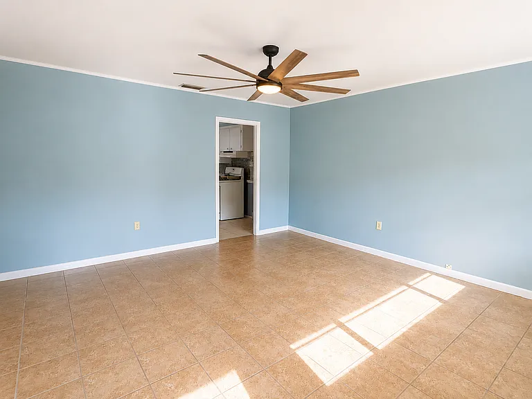 103 Hanover Dr — Photo 2
