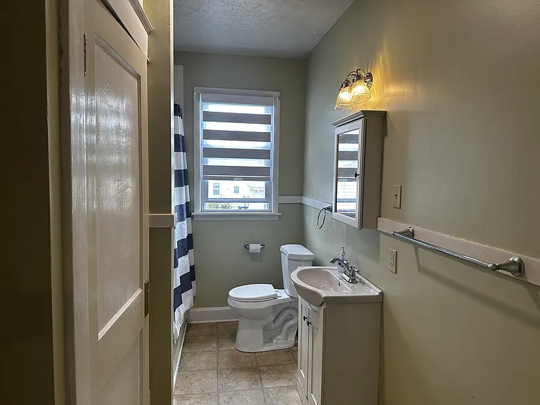 422 Franklin Ave #1 — Photo 9