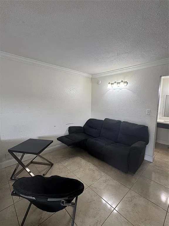 1 bed, 1.0 bath, 300 sqft, $900 — Photo 3