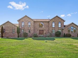 137 Azzo Rd, Eighty Four, PA 15330