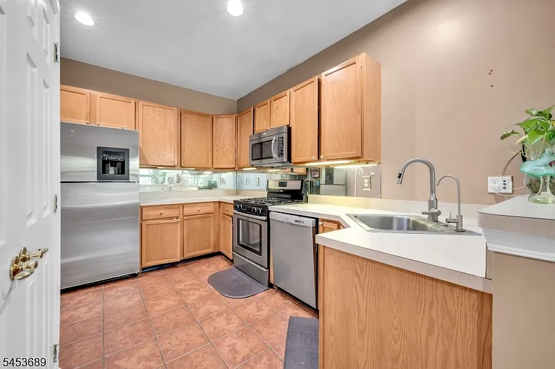 3 bed, 2.5 bath, $3,850 — Photo 2
