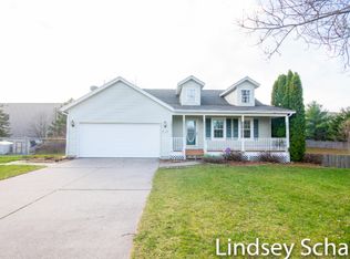 490 6th St, Cedar Springs, MI 49319