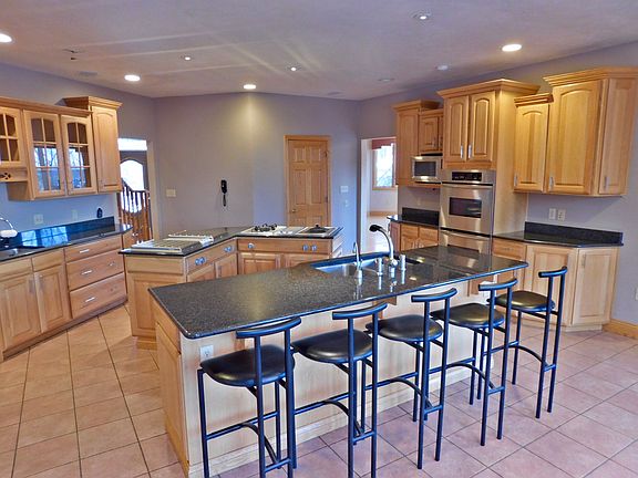 5th image of 610 Oakhurst Dr