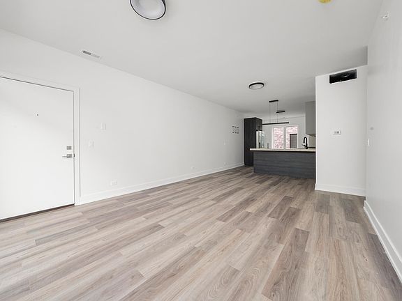 4th image of 2030 Greenwood St #302