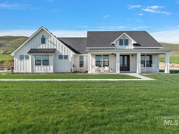 3353 Magnolia Ln, Emmett, ID 83617