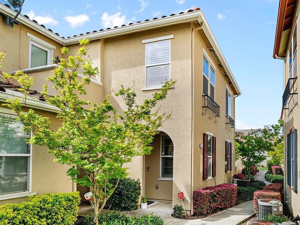 8430 Crystal Walk Cir