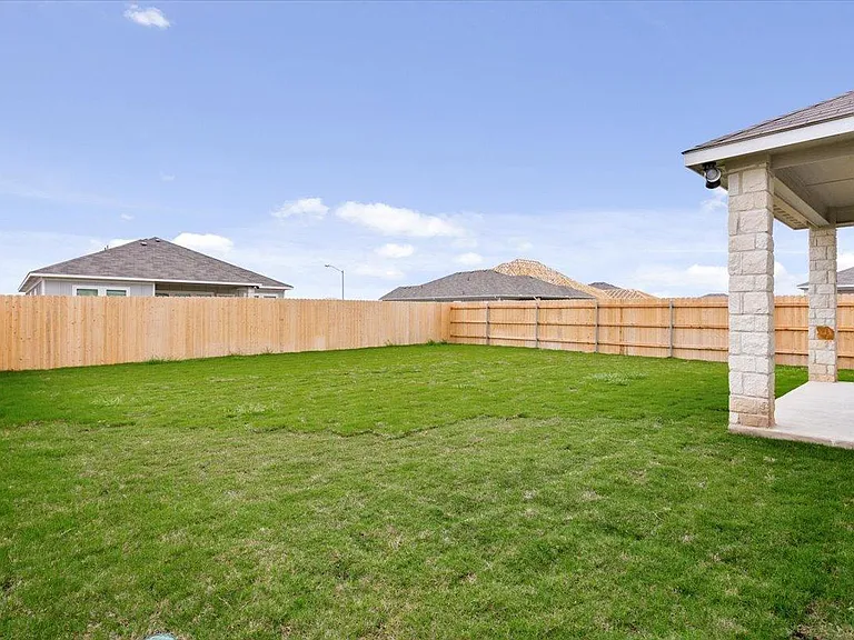 2720 Fox River Dr — Photo 22