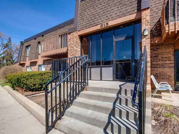 615 Tralee Ct APT 1C, Schaumburg, IL 60193