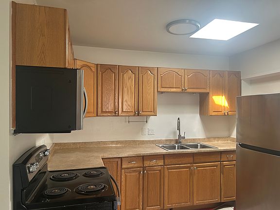 5th image of 741 40th Ave NE