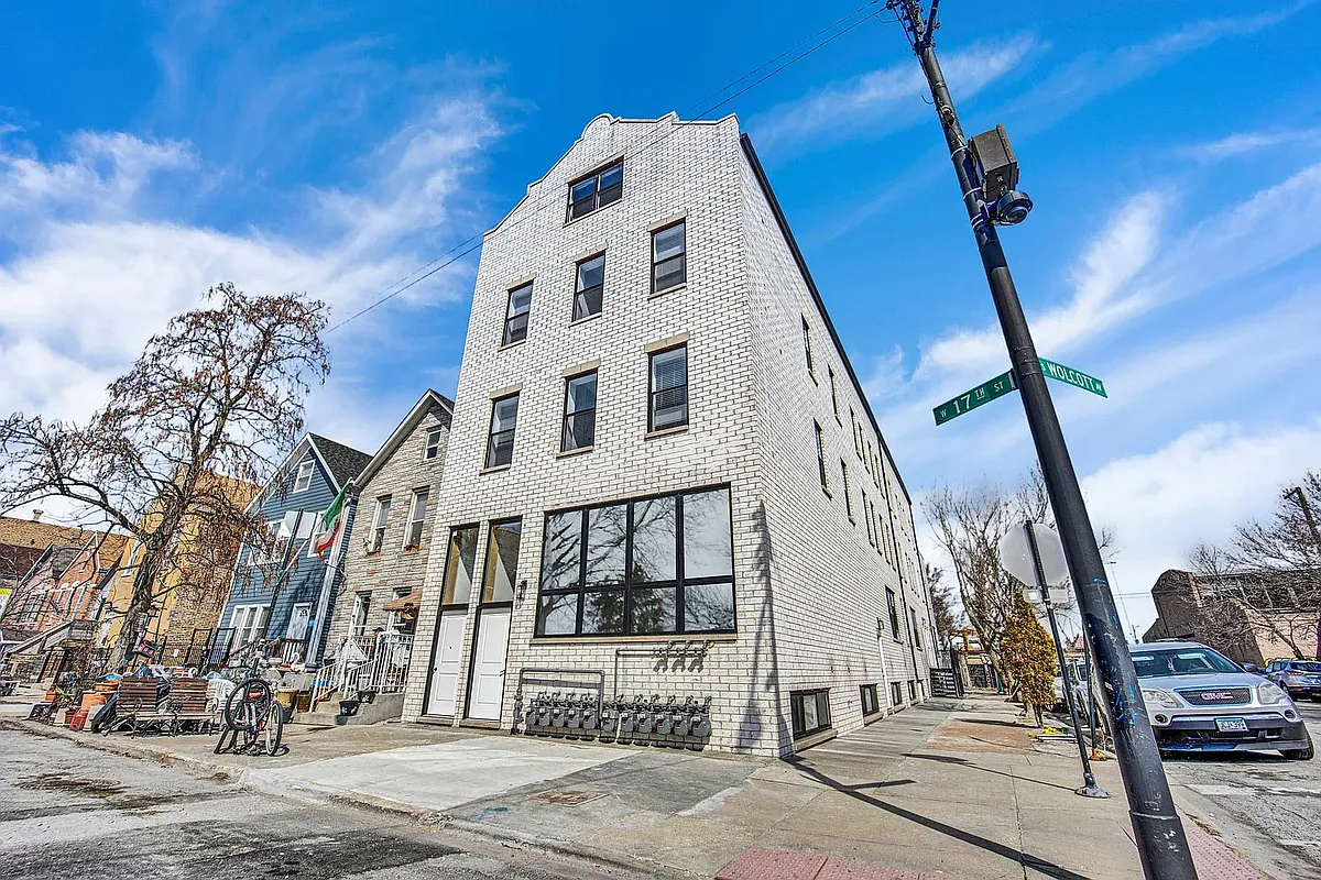 Building Photo - 1900 W 17th St #3F