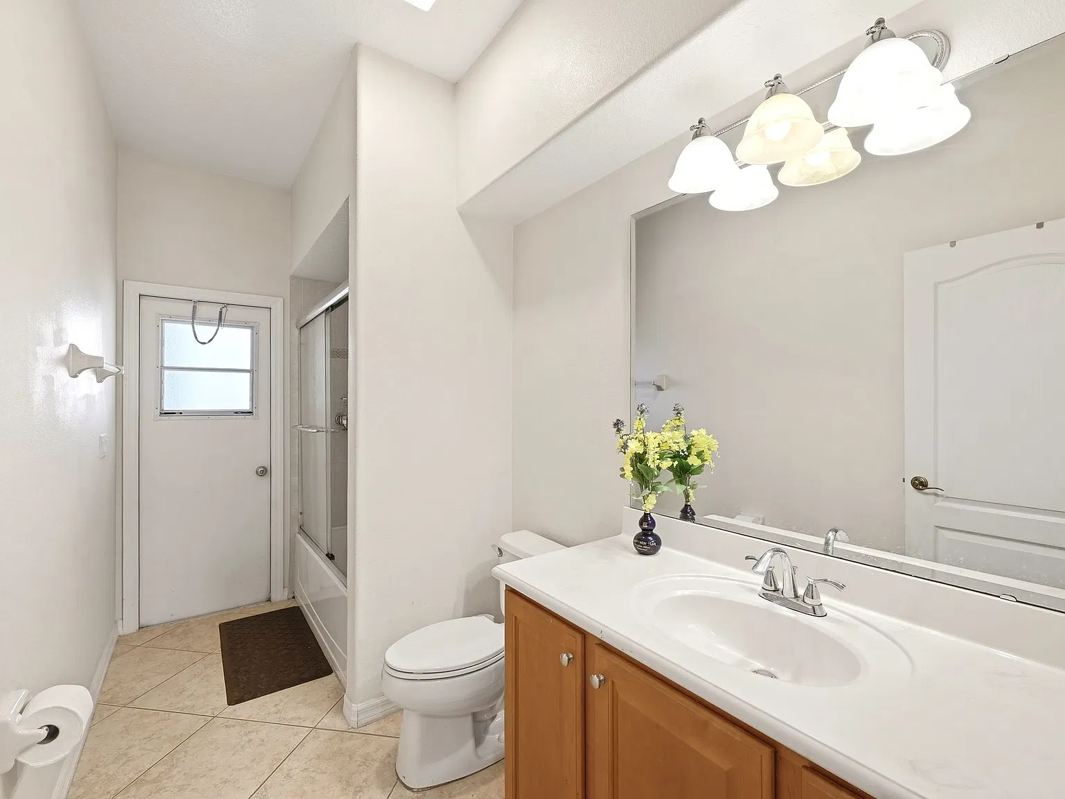 4 bed, 2988 sqft, $2,800 — Photo 4
