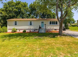 14 Grosvenor St, Ayer, MA 01432
