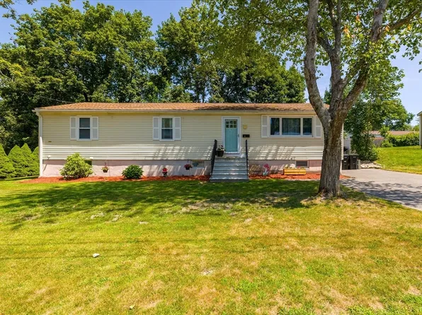 14 Grosvenor St, Ayer, MA 01432