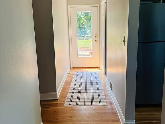 5th image of 576 Fernhurst Ct
