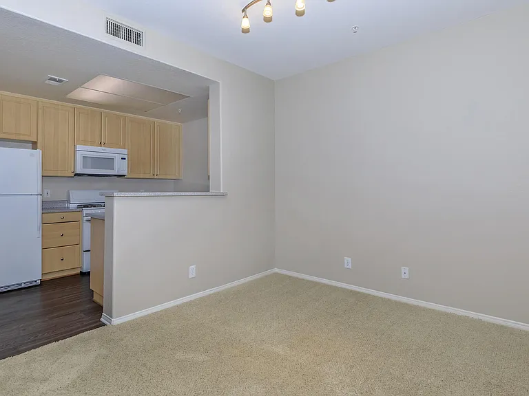 Laurel Glen Apartment Homes — Photo 59
