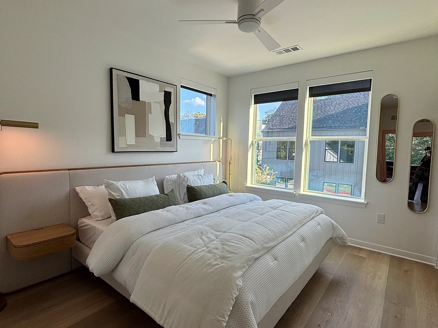 4 bed, 1102 sqft, $3,725 — Photo 4