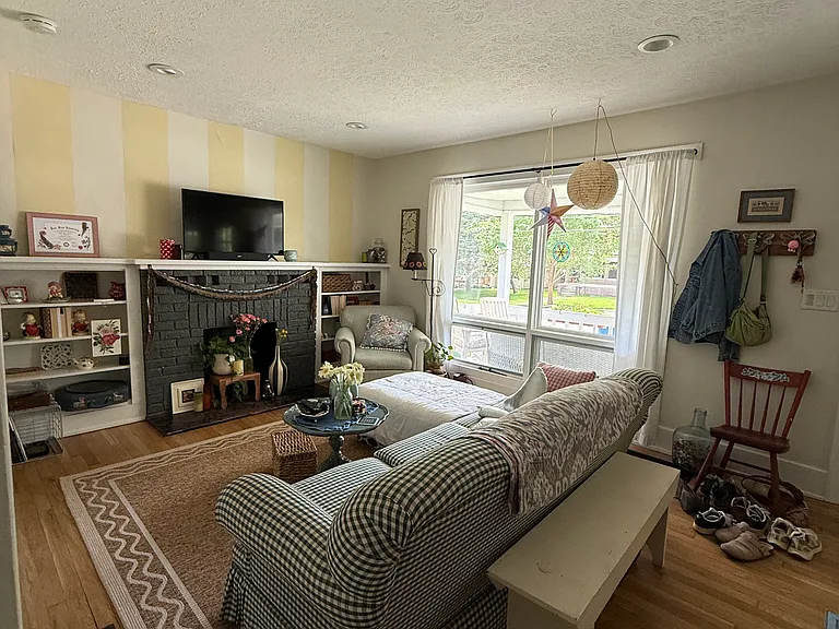 127 S Pearl St #1 — Photo 4