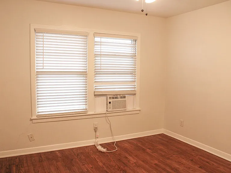 2825 W Woodlawn Ave — Photo 19