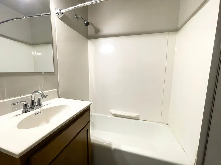 District on Oakwood - Northside Apartments — Photo 20