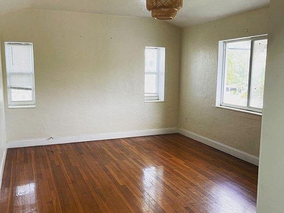 4th image of 2811 Indian Creek Dr APT B