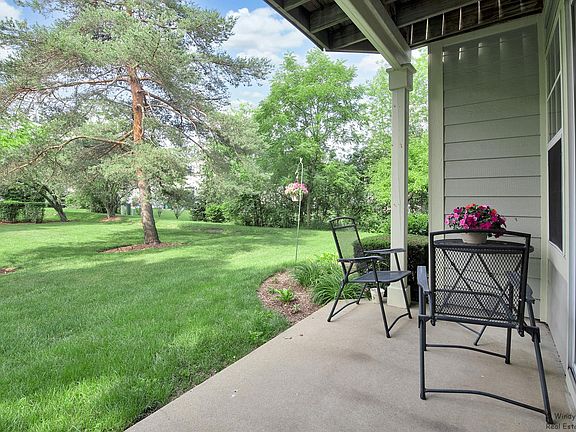 4th image of 402 W Hamilton Dr #201