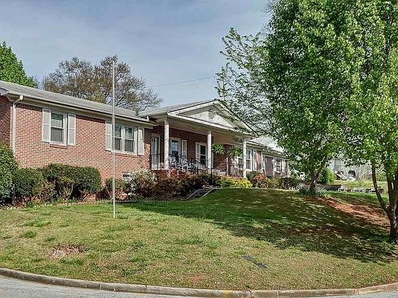 3rd image of 1620 Ja Brooke Dr