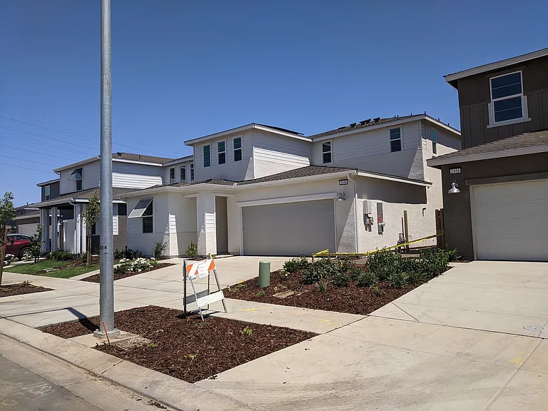 2458 Quesada Dr — Photo 2