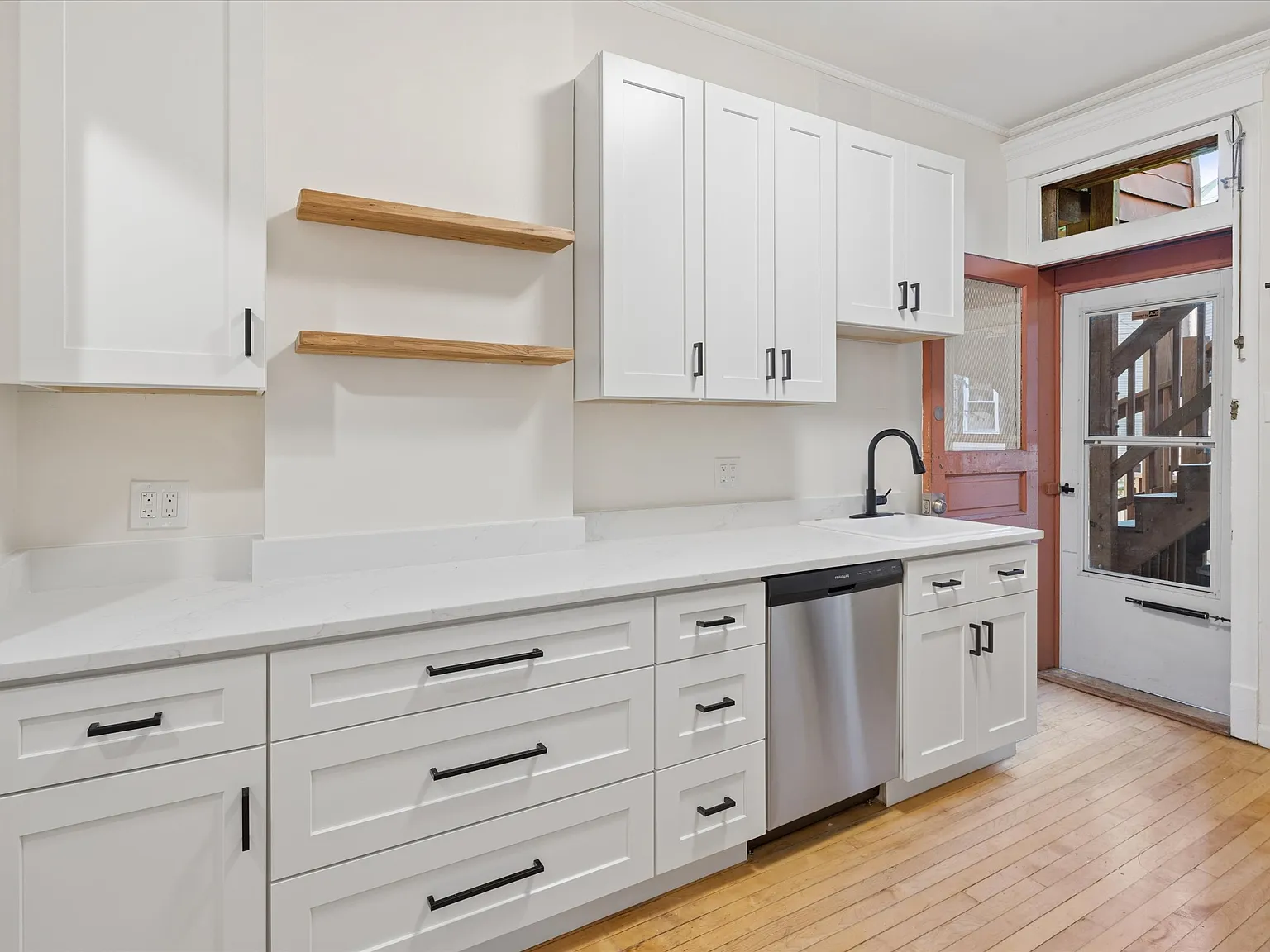 2 bed, 800 sqft, $2,250 — Photo 2