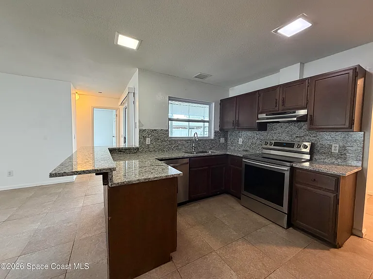 760 John Adams Ln — Photo 9