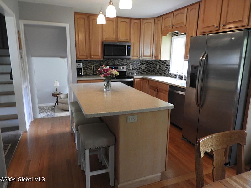 5th image of 537 Leahy Lane