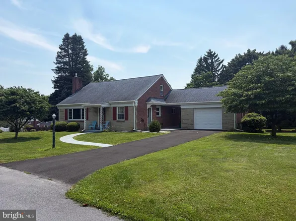 4 Edgehill Dr, Lancaster, PA 17603