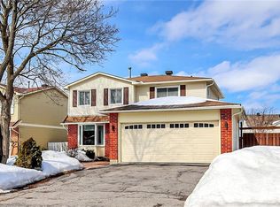 1090 Chablis Park, Ottawa, ON K1C 2T4