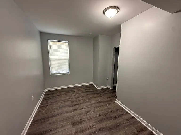 1612 E St NE — Photo 6
