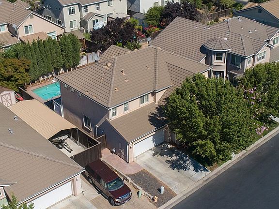 2nd image of 213 Coastal Ln